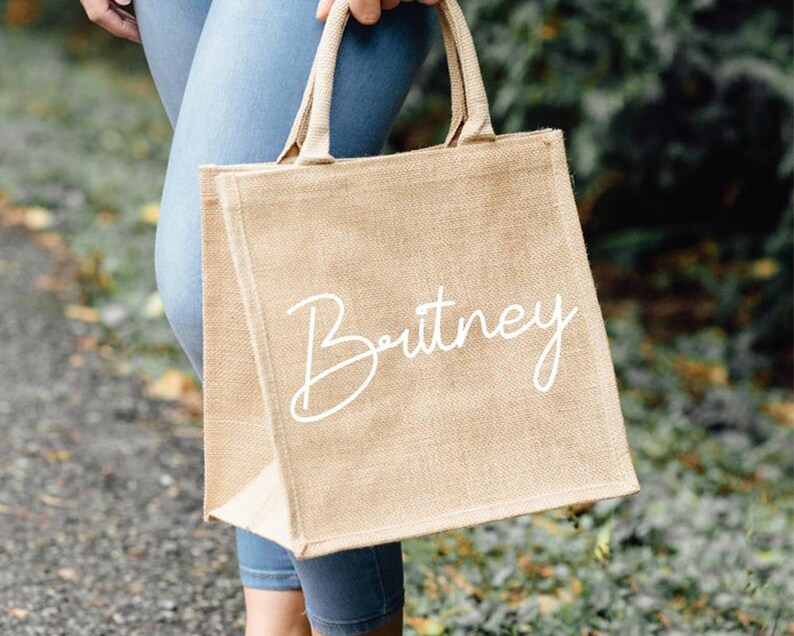 Bridesmaid tote bags personalized with the name of your choice in our beautiful color are great for packaging the bridesmaid and wedding party gifts