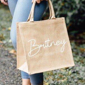 Personalized Tote Bag For Bridesmaids, Wedding Burlap Bag Gifts for Her, Bachelorette Party Favors Tote Bags, Custom Bridal Party Jute Bags, Custom tote bag for wedding , bride bags for bachelorette, bride bags for bachelorette party, bride bag beach