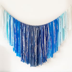 Blue ombré backdrop fringes/shark plastic streamers/boys birthday streamers/tablecloth streamers/baby shower backdrop/under the sea backdrop