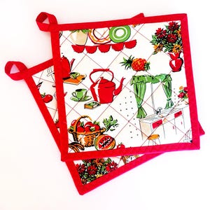 Quilted Vintage Retro Pot Holders, Set of 2, Reversible