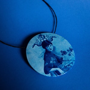 Infinito, nacklace cianotipato esotico. Super leggero, realizzato in carta.