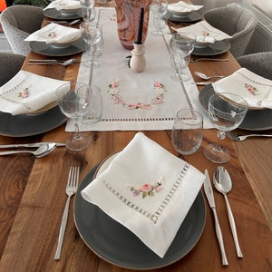 Hand Embroidered Linen Table Runner, Linen Cloth Napkins, Housewarming Gift, Wedding Napkins, Botanical Embroidery,Dining Table Decor