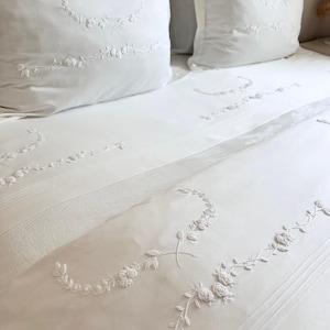 White Embroidered Wedding Bedding Set | Luxurious Bed Cover and Cotton Satin Duvet Cover Set| Queen & King Size Bedding | Wedding Gift