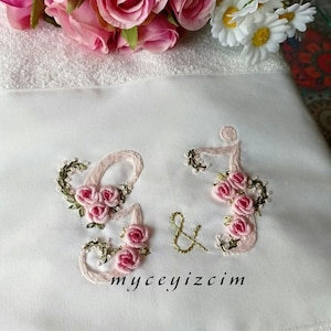 Toalla de letras personalizada para parejas, toalla de bambú con diseño inicial bordado a mano personalizado - Regalo para parejas - Decoración de baño