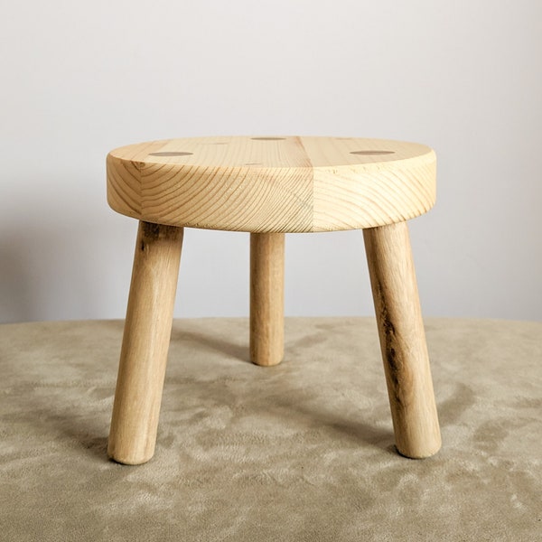 Tabouret rond pour plantes, bois massif, tabouret de traite, petit tabouret traditionnel, tabouret de présentation, fait main