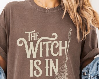 Chemise de sorcière d'Halloween, t-shirt d'Halloween, cadeau pour sorcières, t-shirt Witchy Vibes, haut de sorcière de la saison fantasmagorique, couleur confort Halloween