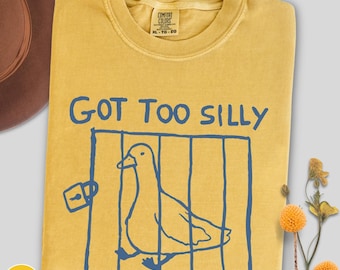 Maglietta "God Too Silly Goose", maglietta divertente con l'oca, maglietta con meme sull'oca, oca sciocca in prigione, maglietta con umorismo sugli animali, maglietta con umorismo eccentrico, maglietta con colori comodi