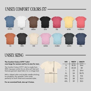 Pu&ograve; includere: Esposizione di t-shirt unisex Comfort Colors C1717 in vari colori, tra cui blu, bianco e nero. L'immagine include una tabella delle taglie con misure in cm e informazioni sul tessuto e il design.