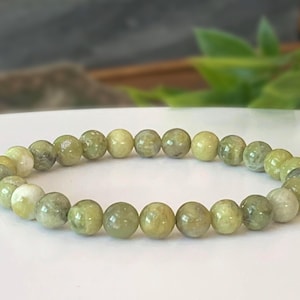 Natural Peridot Gemstone Bracelet, Green Peridot Bracelet, Stretch Bracelet, 8mm Peridot Beads, August Birthstone, Peridot Bead Bracelet