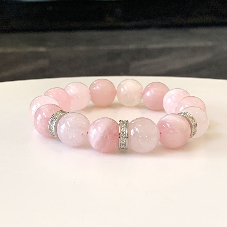 Bracelet quartz rose Grosses perles de quartz rose de 14 mm fabriquées avec un cordon extensible rose de haute qualité, espaceurs en zircone cubique, amour et harmonie image 1