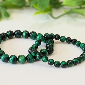Natural Green Tiger&#39;s Eye Gemstone Stretch Bracelet: Grade AA+ Natural Beads (Color-Enhanced)