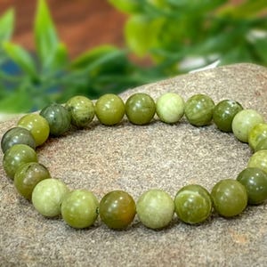 Natural Green Jade Stretch Bracelet: 8.5mm Beads