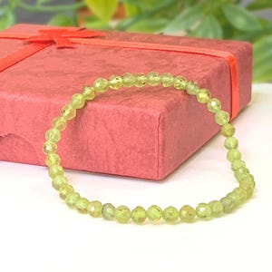 Dainty Peridot Bracelet - August Birthstone, 4mm Faceted Peridot Gemstones, Peridot Stretch Bracelet, Peridot Crystal Bracelet, Gift for Her