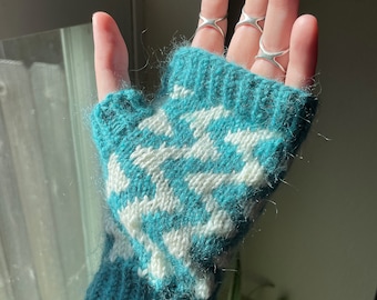 Wavy Days Gloves Knitting Pattern