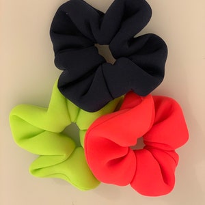 Neoprene hair scrunchies Scrunchies image 1