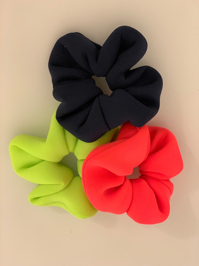 Neoprene hair scrunchies Scrunchies image 1