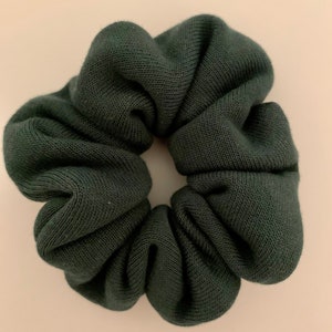 Hair scrunchies in organic bamboo fleece Large size Scrunchies Vert forêt