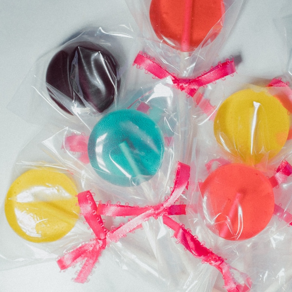 12 Party Favor Lollipops - Flat Round Hard Candy — Wedding Favors, Cake Decorations, Baby Shower Favors, Cake Toppers