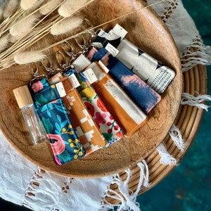 Portachiavi per oli essenziali comprensivo di bottiglia in vetro roll-on / accessorio borsa per gli amanti dell'olio /