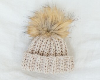 Crocheted beanie with pom-pom (newborn- 3 months)