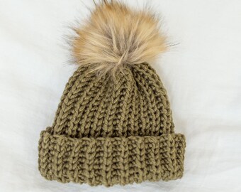 Crocheted beanie with pom-pom (6-12 month)