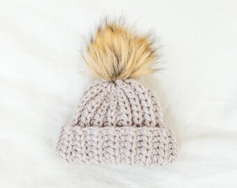 Crocheted beanie with pom-pom (3-6 month)