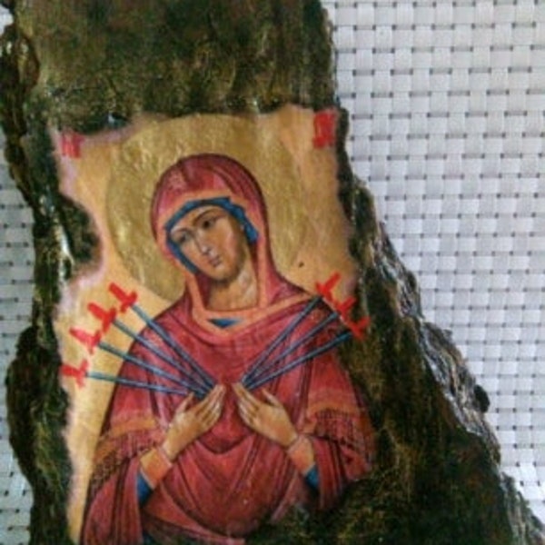 Santa Madre di Dio, Madre di Dio Sette Frecce, Fatto a mano, Icona di stile antico ortodosso russo su una corteccia di legno