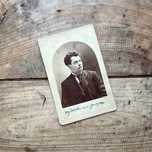 Cartão de Gabinete, “Meu Pai Quando Jovem” (c. 1900) | Inscrição Manuscrita | Homem Vitoriano, Retrato, Fotografia | Vintage, Objetos Antigos