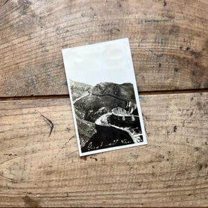 Postal con foto real de la Gran Muralla China (c. década de 1920) / Nankou / Inscripción manuscrita / Recuerdo antiguo efímero / RPPC en blanco y negro / Raro