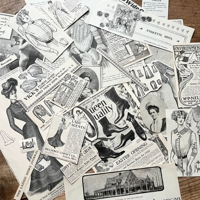 K&ouml;nnte beinhalten: Eine Sammlung von Vintage-Schwarzwei&szlig;-Anzeigen und Illustrationen. Die Bilder zeigen Mode, Schuhe, Haushaltswaren und andere Produkte. Einige der Texte beinhalten "Vick's Floral Guide", "Queen Quality", "Etiquette Hints", "The Ladies Home Journal" und "Easter Opening".