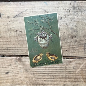 Cartão postal antigo de Páscoa (1909) | Envio em dólar | Artigos vintage para festas | Verde, dourado, em relevo | Pintinhos, ovo, cesta | Decoração, vitoriano