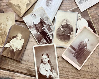 ヴィクトリア朝時代の子供たちの名刺判写真（1880年頃）｜ヴィンテージの赤ちゃん、アンティークの肖像写真、ニューイングランド｜白黒写真、名刺判写真、家族写真