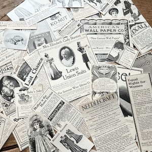 K&ouml;nnte beinhalten: Eine Sammlung von Vintage-Zeitungsartikeln und Anzeigen. Die Ausschnitte behandeln verschiedene Themen, darunter Mode, Sch&ouml;nheit und Frauenrechte. Einige der Texte beinhalten "Last Chance", "Lewis Union Suits", "Equal Rights for Women" und "Absorbine Jr."