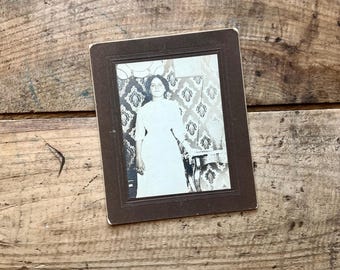 Behang en foto voor vrouwen (1910) | Antieke foto, zwart, wit | Edwardiaans portret, interieurontwerp | Victoriaanse ephemera