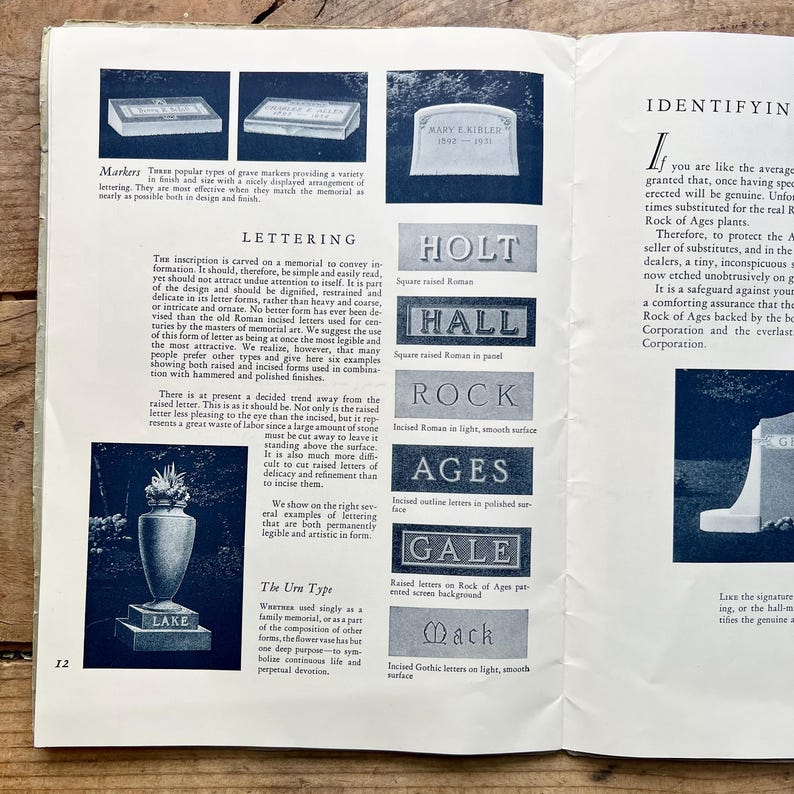Puede incluir: Una p&aacute;gina de un libro que detalla varios estilos de letras para l&aacute;pidas. Los ejemplos incluyen letras romanas incisas, letras en relieve y escritura g&oacute;tica. La p&aacute;gina tambi&eacute;n presenta una ilustraci&oacute;n de un monumento en forma de urna.