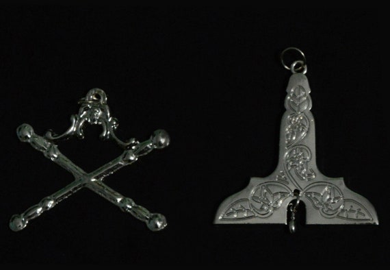 thumbnail image 2 of Trustee Blue Lodge Masonic Officer Jewel - Silver Finish Ceremonial Pin 1x3 Inch 2 of 12