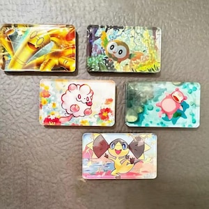 Kit d'aimants DIY pour cartes Pokémon | Aimants blancs autocollants en acrylique | Transformez vos cartes Pokémon en aimants pour réfrigérateur | Aucune colle requise