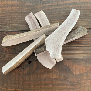 GRAND chien à mâcher en bois de wapiti fendu | Bois à mâcher | À mâcher pour chien en bois de cerf | À mâcher pour chien en bois | Produits à mâcher biologiques pour chiens | Gâteries pour chiens en bois de cerf | 1 chacun