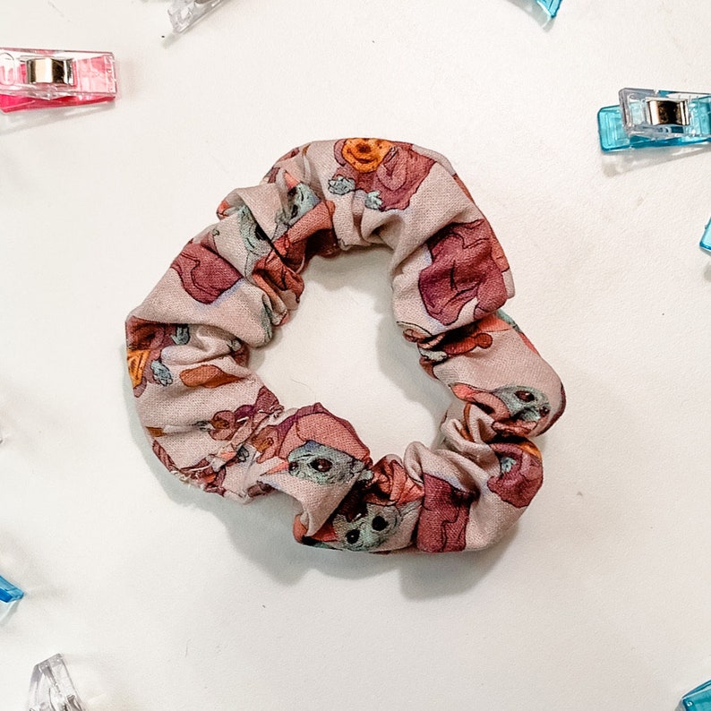 Grogu snack thin Scrunchie