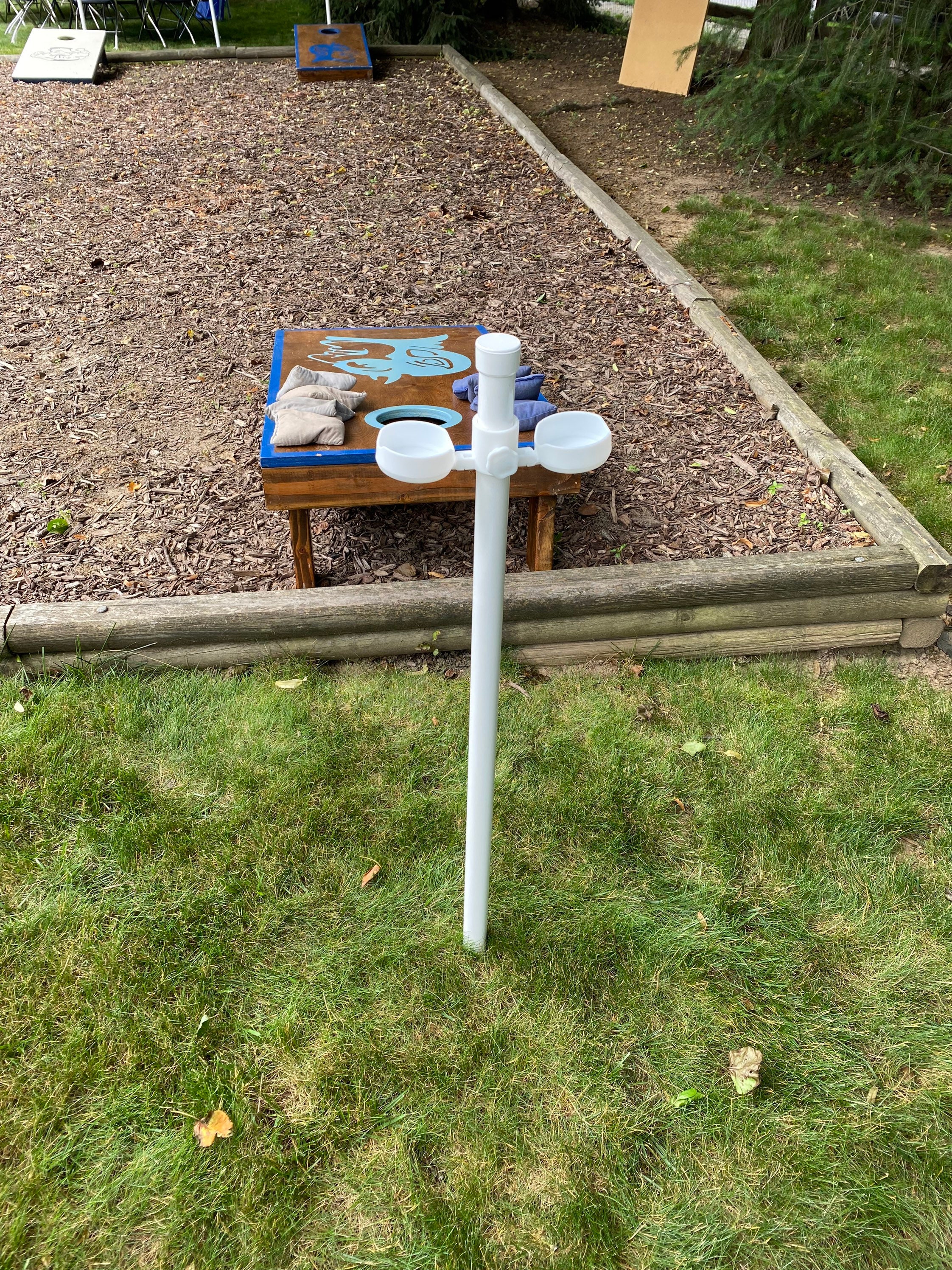 Cup holder for outdoor games (steel stake included)