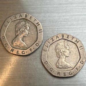1982 Queen Elizabeth II Twenty Pence Tudor Rose Great Britain 20 Pence Lot Of 2