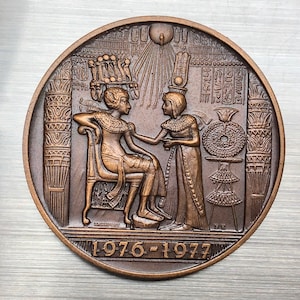1976-1977 Cleopatra Coronation Ball Antique Bronze Souvenir Doubloon