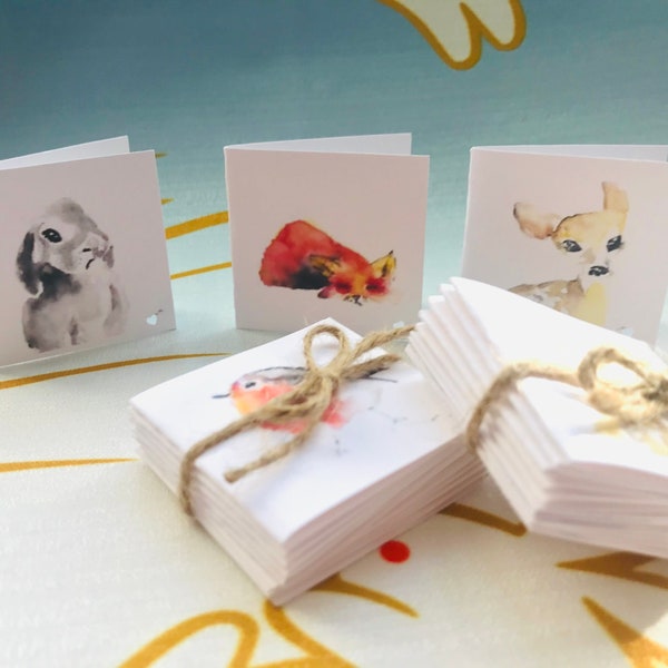 Geschenkbox mit 10 2"x2" blanko Mini Liebeskarten. Ein Bündel Waldtiere, Bestäuber & Wildblumen. Handbemalt mit Liebe und Aquarellfarben.