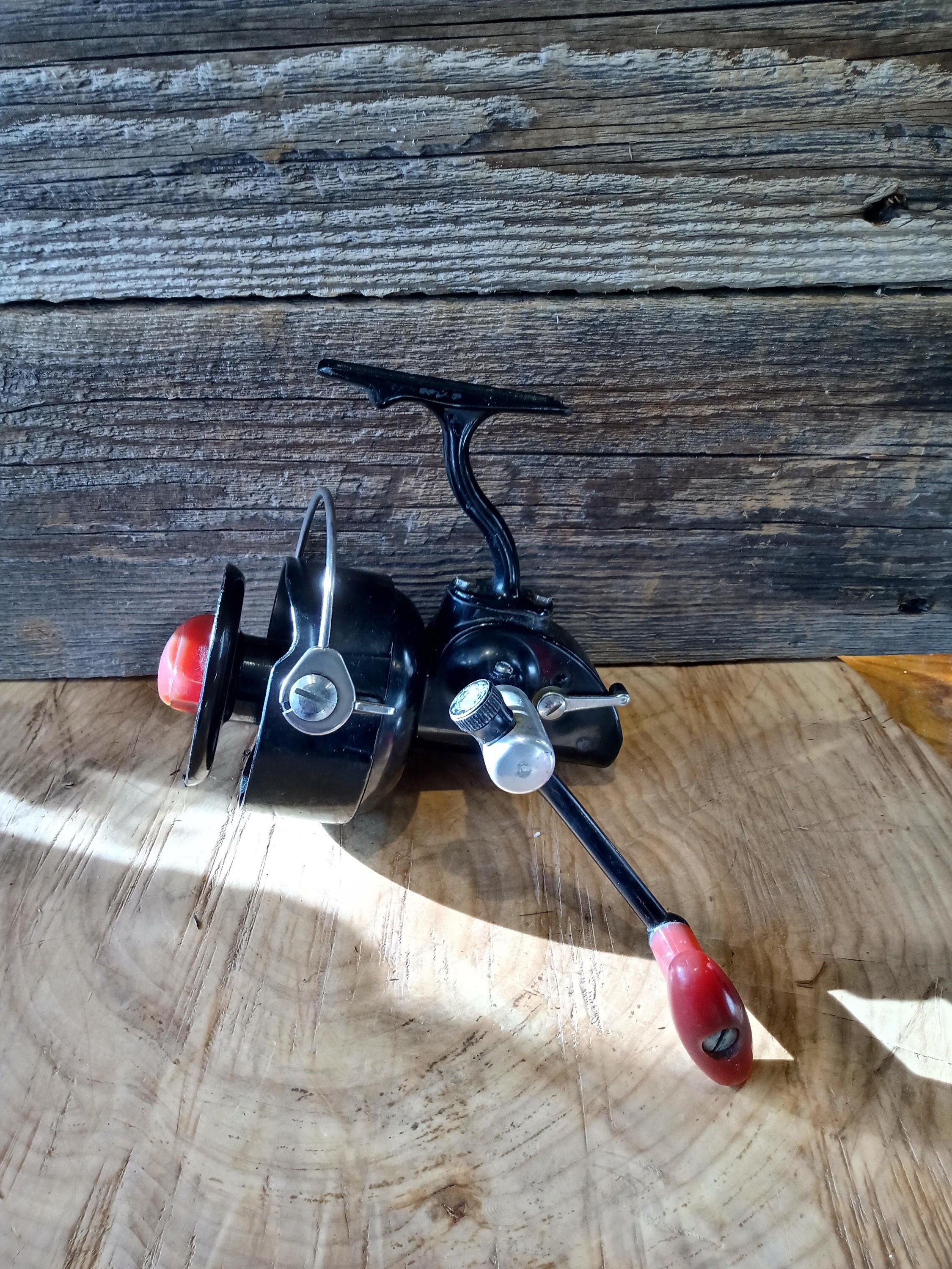 Vintage Bronson Meteor 1500 Fishing Reel, Pretty Nice Condition, Some  Surface Rust on Chrome Parts, Works Good. -  Canada