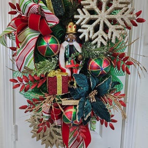 Nutcracker Wreath, African American Nutcracker Wreath, Christmas Wreath, Nutcracker Decor, Holiday Wreath, Deluxe Christmas Wreath