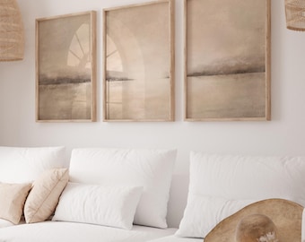 Triptyk väggkonst set med 3 tryck, neutral minimalistisk bergssolnedgång, varmt beige abstrakt landskap, lugn medveten vardagsrumsinredning