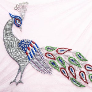 Motif paon clouté grande taille pierres brodées losanges antique tenture murale faite main