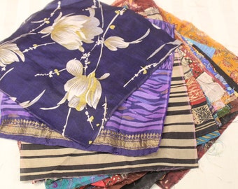 Cortes cuadrados de seda pura 10 x 10 pulgadas Venta al por mayor Vintage Sari Fabric Grab Bag Restos a granel Remanente impreso Muestras Junk Journal Collage SL8