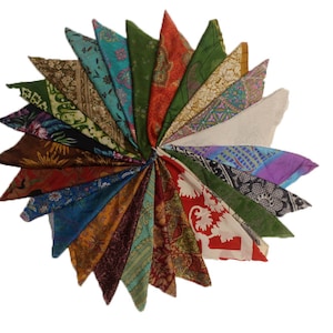 Énorme lot 100 % pure soie vintage Sari chutes de tissu Bundle projet de journal de courtepointe par quantité Soie Saree Square Cuts SL3 image 6