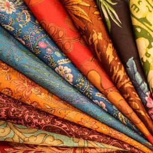 Lote enorme 100% seda pura Vintage Sari restos de tela paquete de chatarra Quilting Journal Project por cantidad Silk Saree Square Cuts SL3 imagen 4